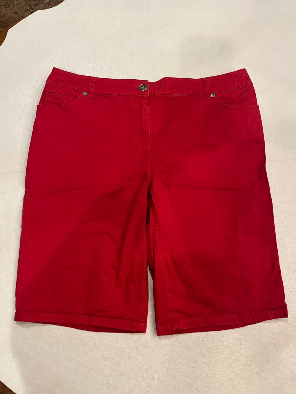 Chicos red Bermuda chino Shorts. GUC!